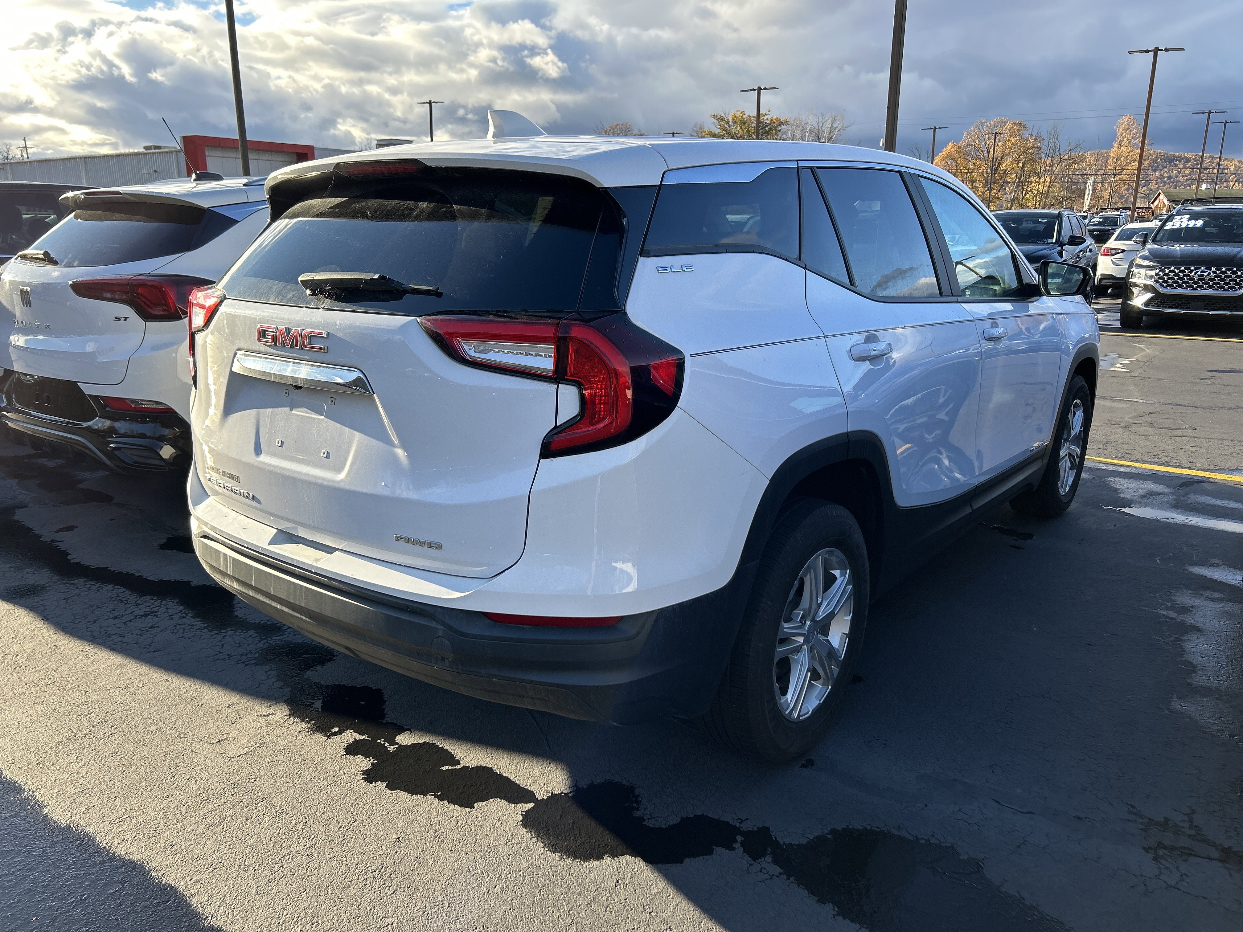 Used 2022 GMC Terrain SLE image 47