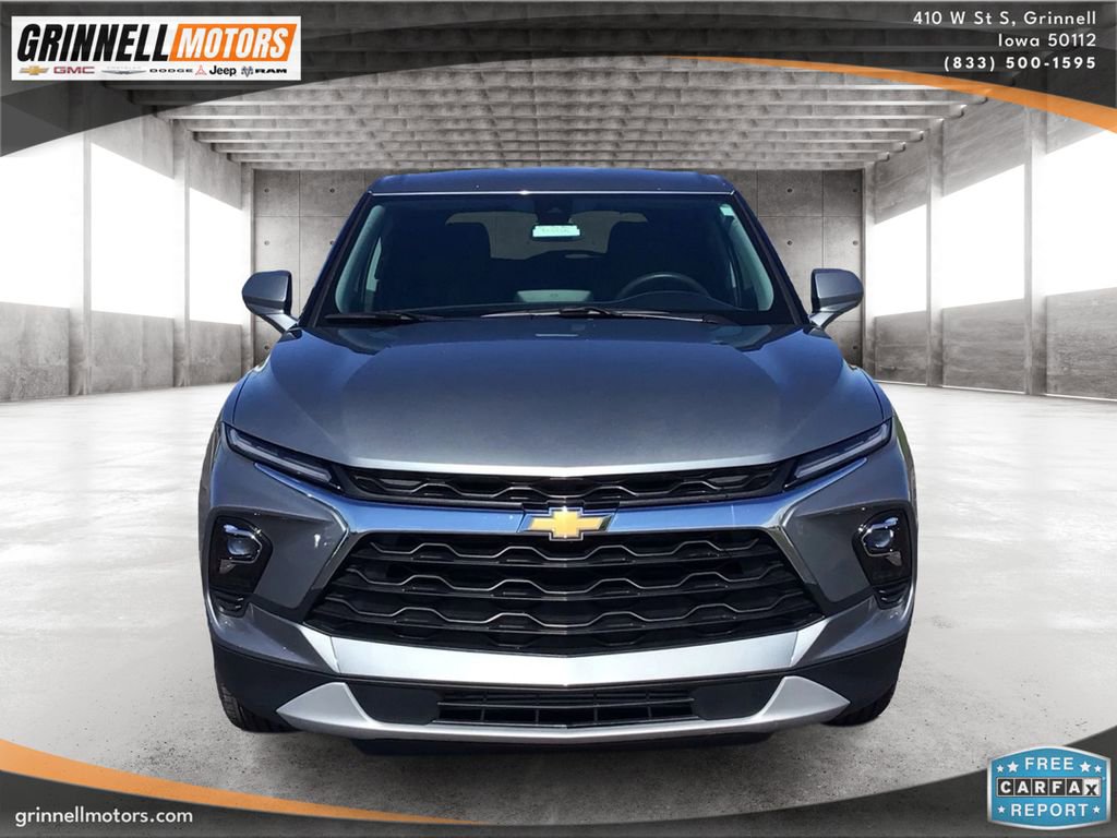 Used 2025 Chevrolet Blazer LT image 2