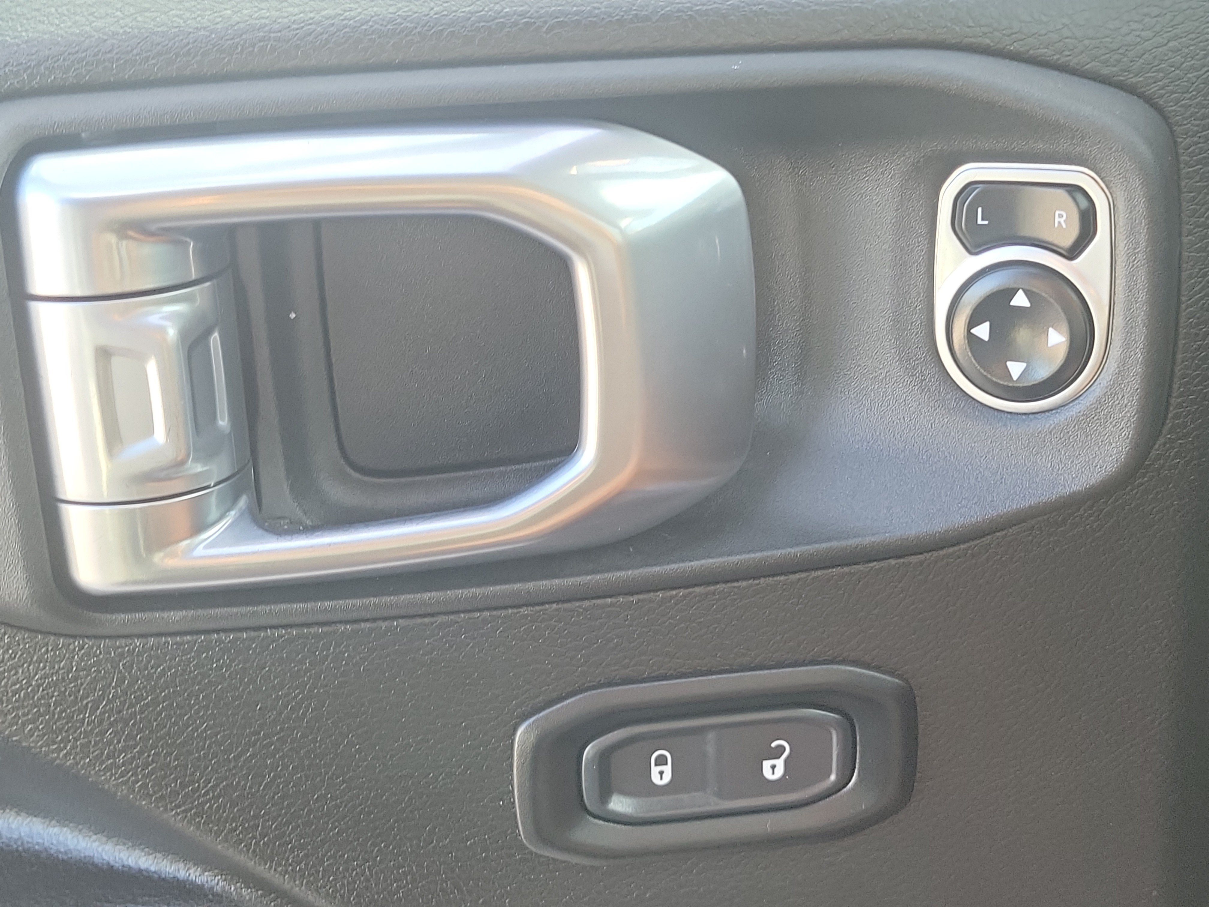 Used 2024 Jeep Wrangler Unlimited AWD/4WD image 28