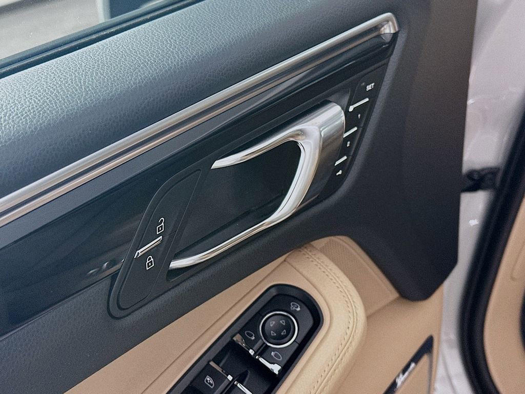 Certified 2023 Porsche Macan image 19
