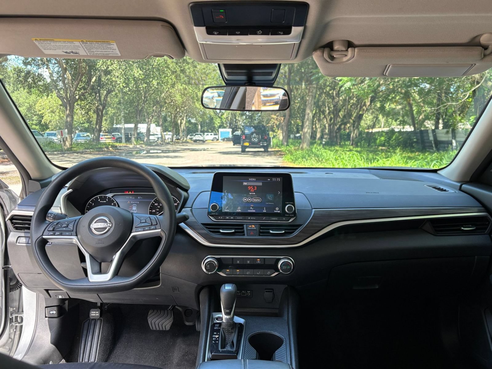 Used 2025 Nissan Altima 2.5 SV FWD image 33