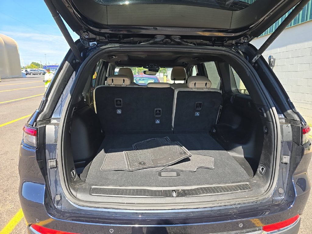 Used 2023 Jeep Grand Cherokee Limited AWD/4WD image 7