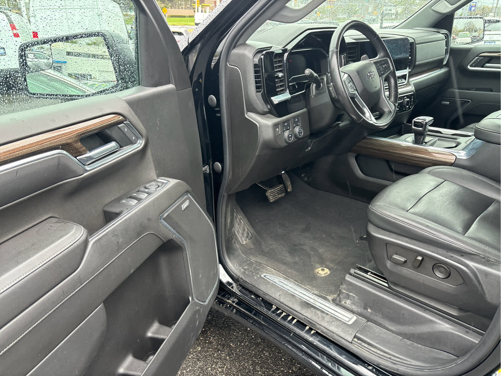 Certified 2022 Chevrolet Silverado 1500 RST w/ Rally Edition AWD/4WD image 8