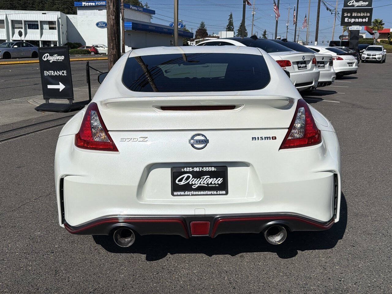 Used 2017 Nissan 370Z NISMO RWD image 6