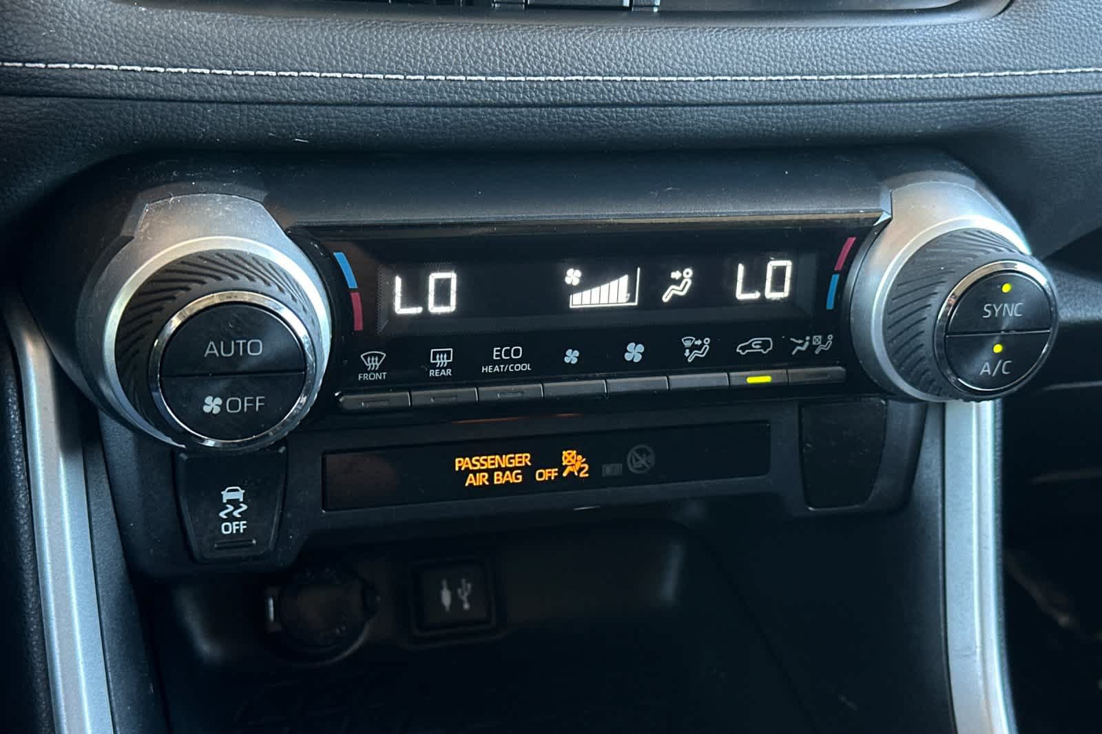 Used 2019 Toyota RAV4 LE AWD/4WD image 22