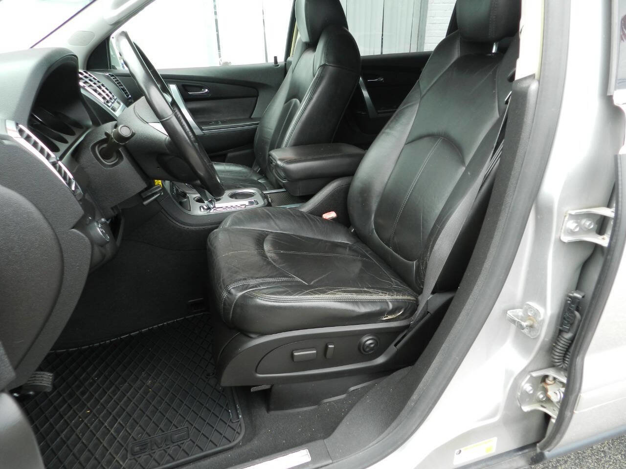 Used 2007 GMC Acadia SLT w/ Trailering Package image 2