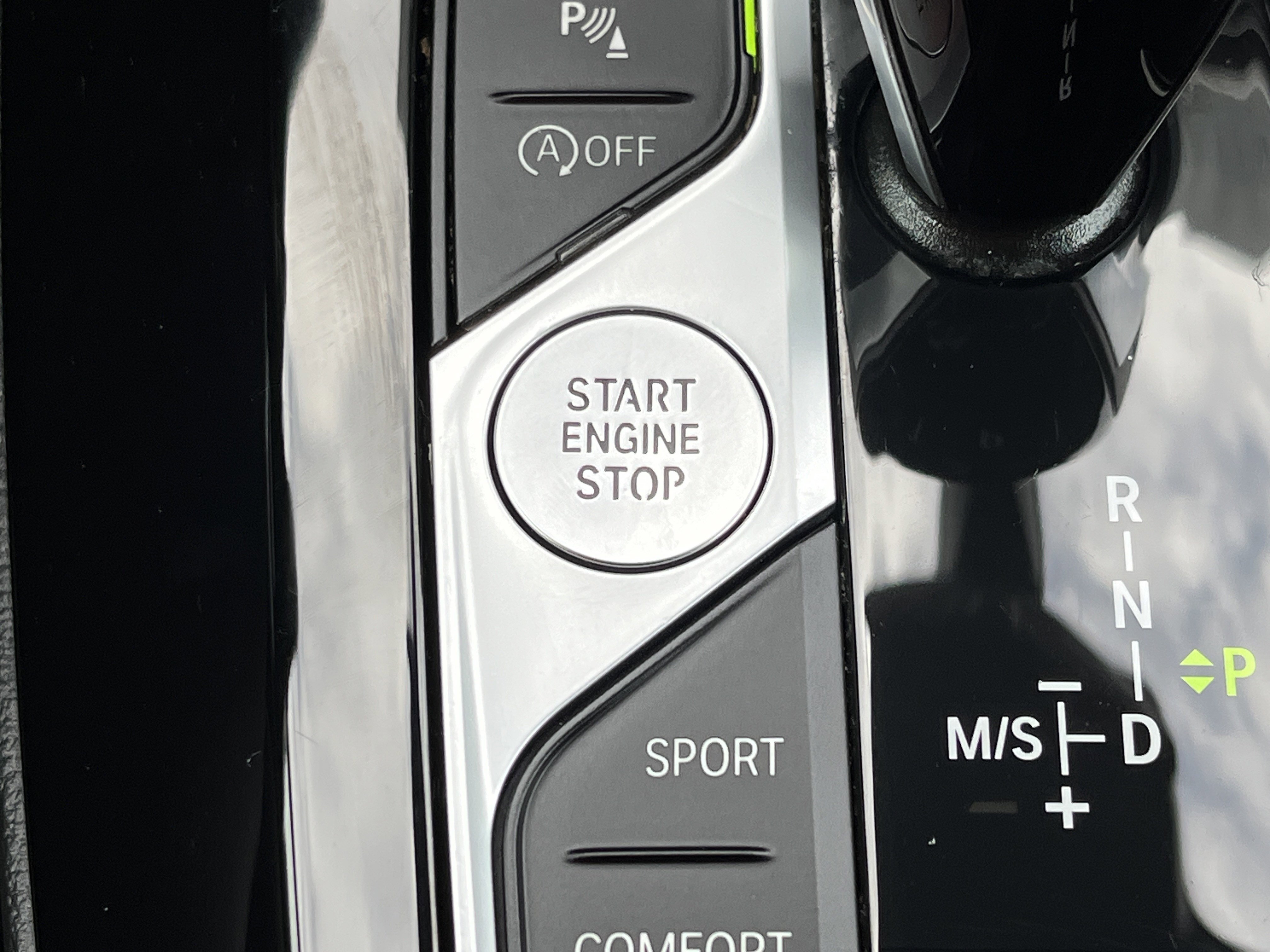 Used 2025 BMW X4 xDrive30i image 11