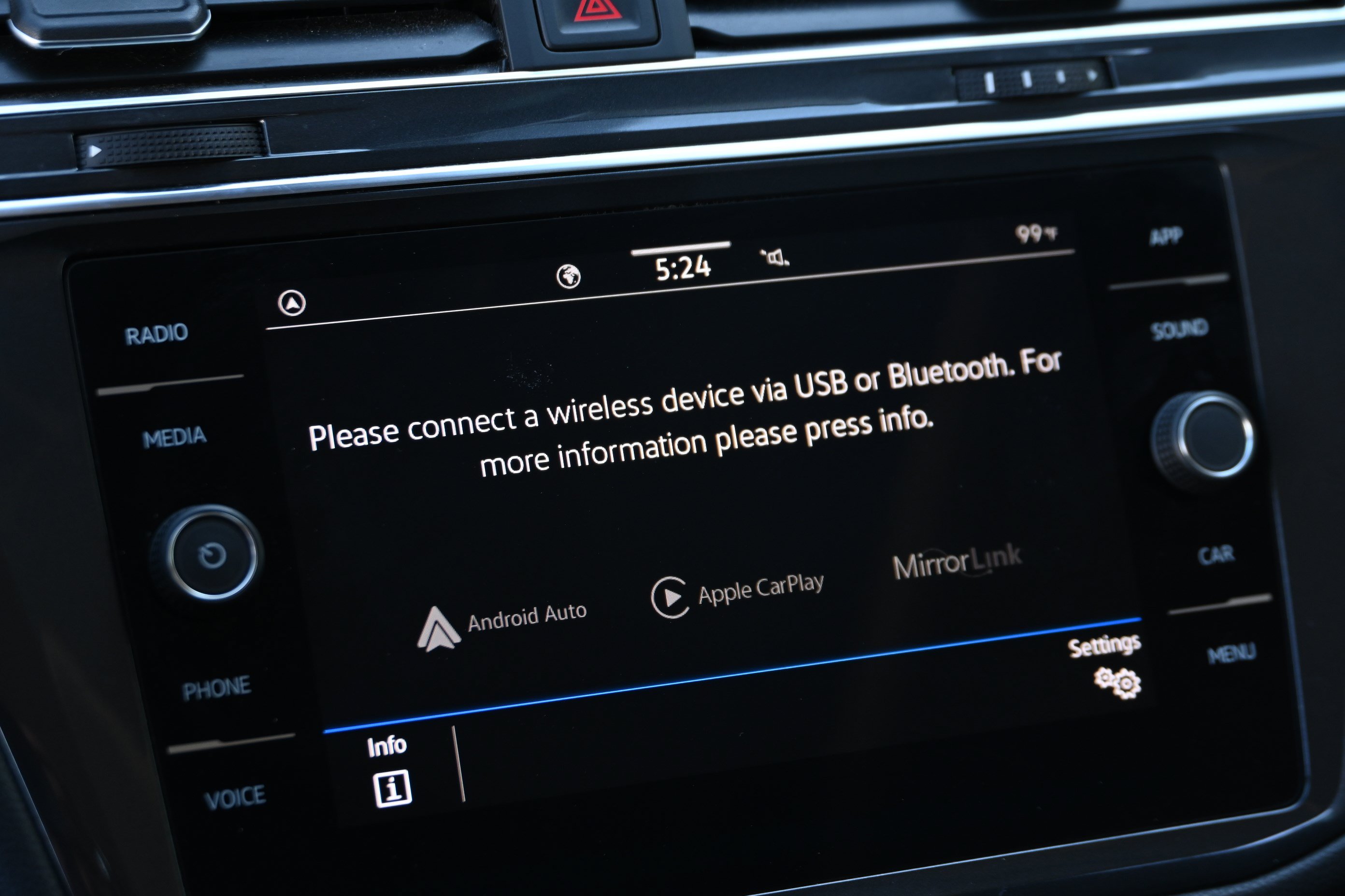 Used 2023 Volkswagen Tiguan SE w/ Panoramic Sunroof Package FWD image 22