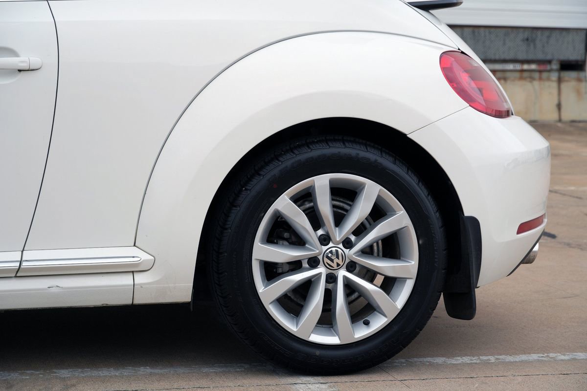 Used 2013 Volkswagen Beetle TDI FWD image 24