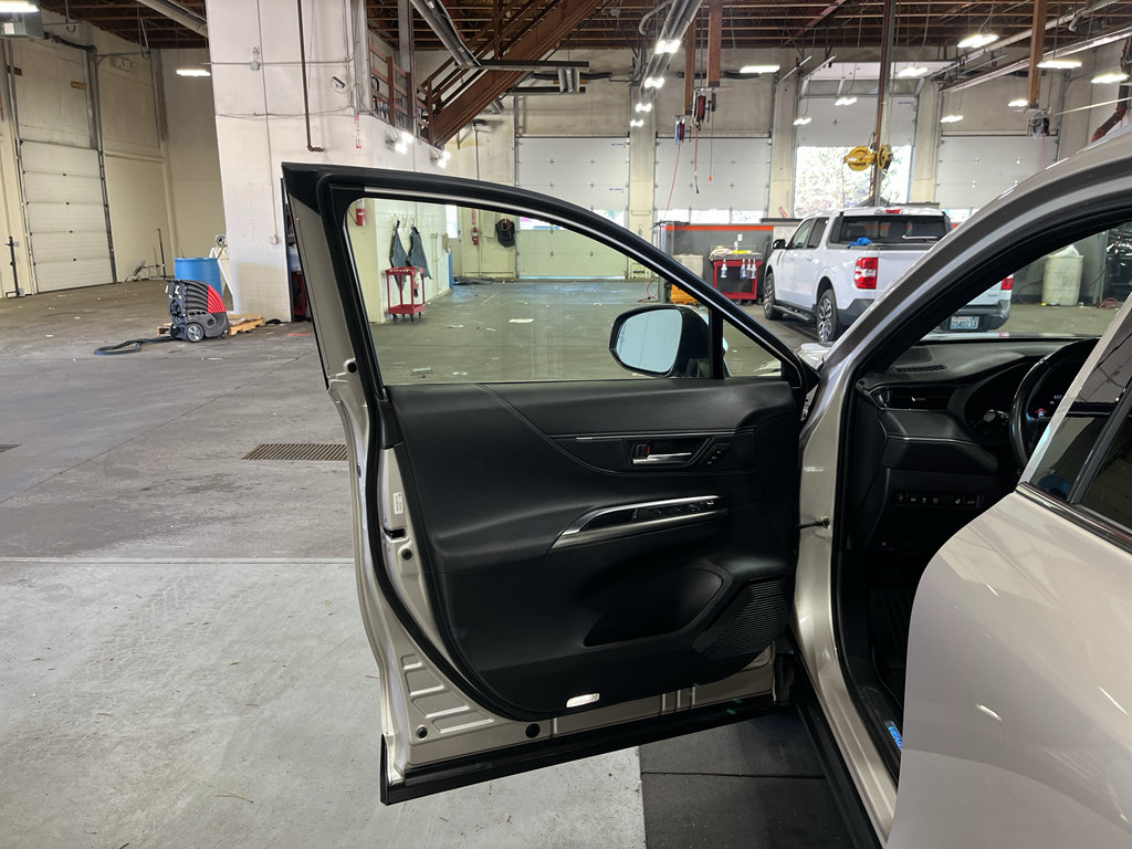 Used 2022 Toyota Venza Limited AWD/4WD image 18