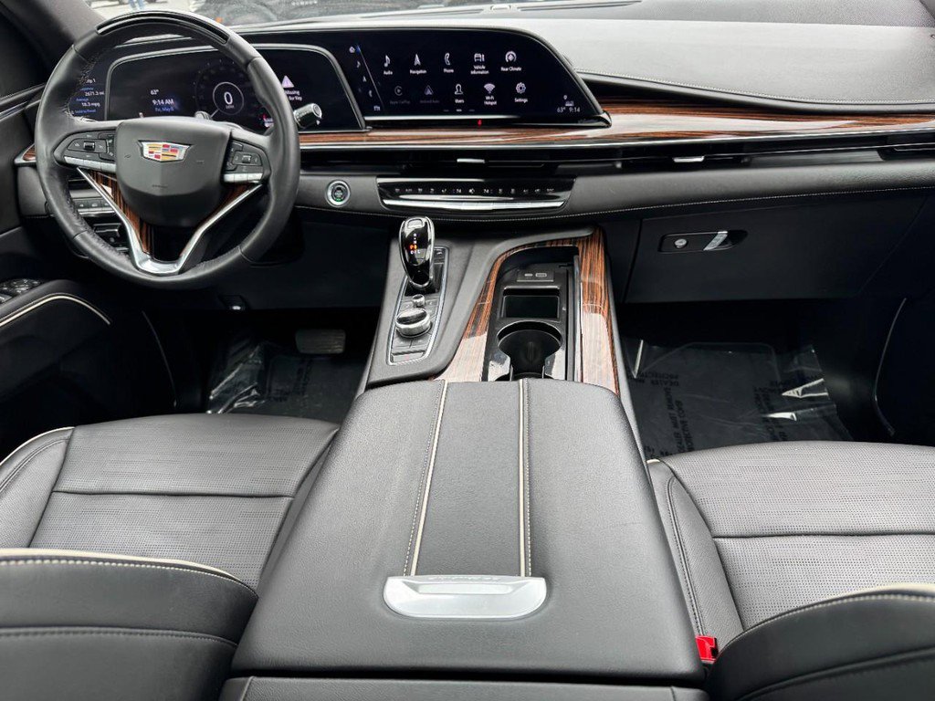 Used 2023 Cadillac Escalade Premium Luxury w/ Performance Package AWD/4WD image 15