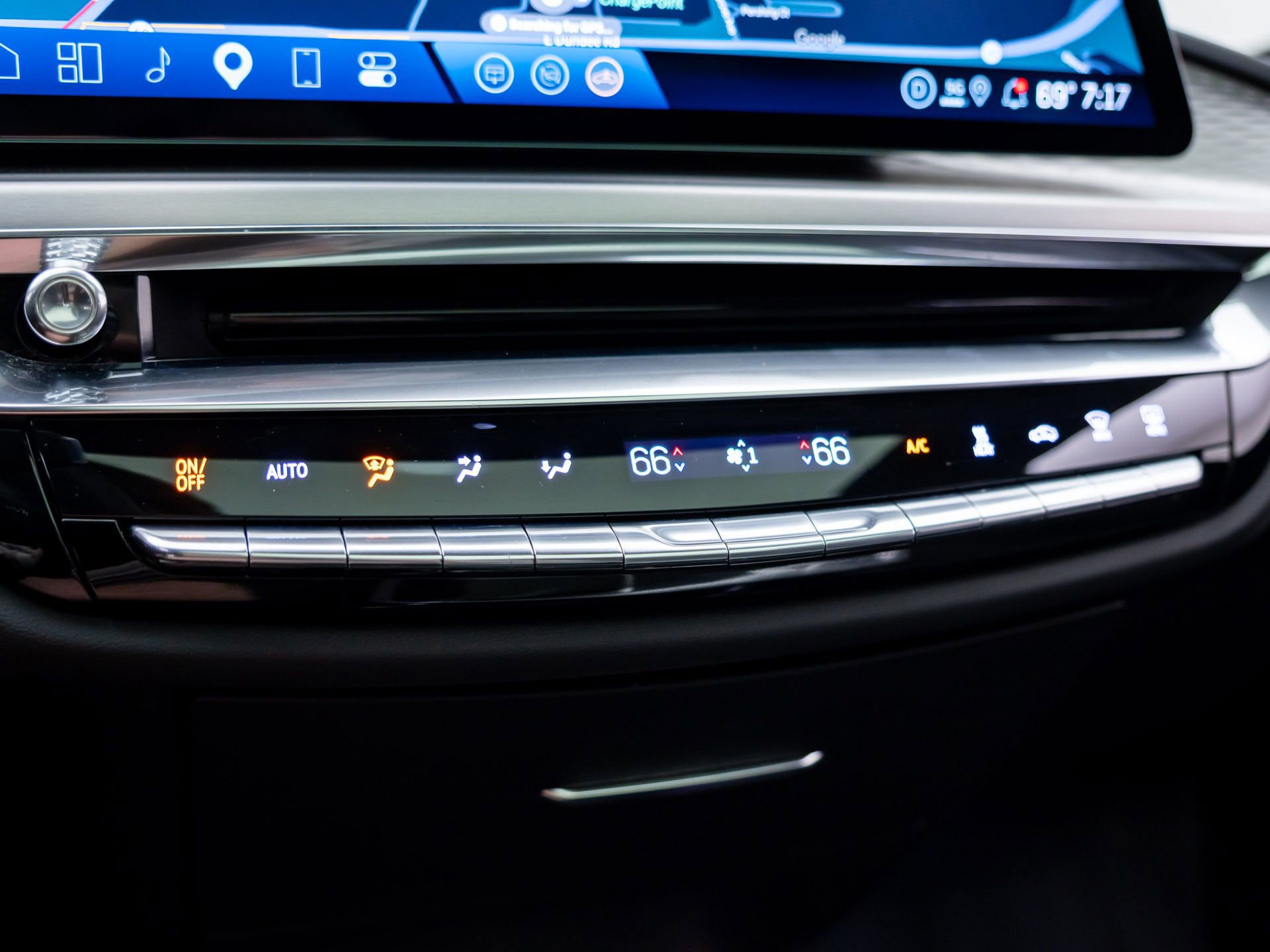 Certified 2025 Cadillac Lyriq Luxury w/ LPO, Floor Liner Package image 31