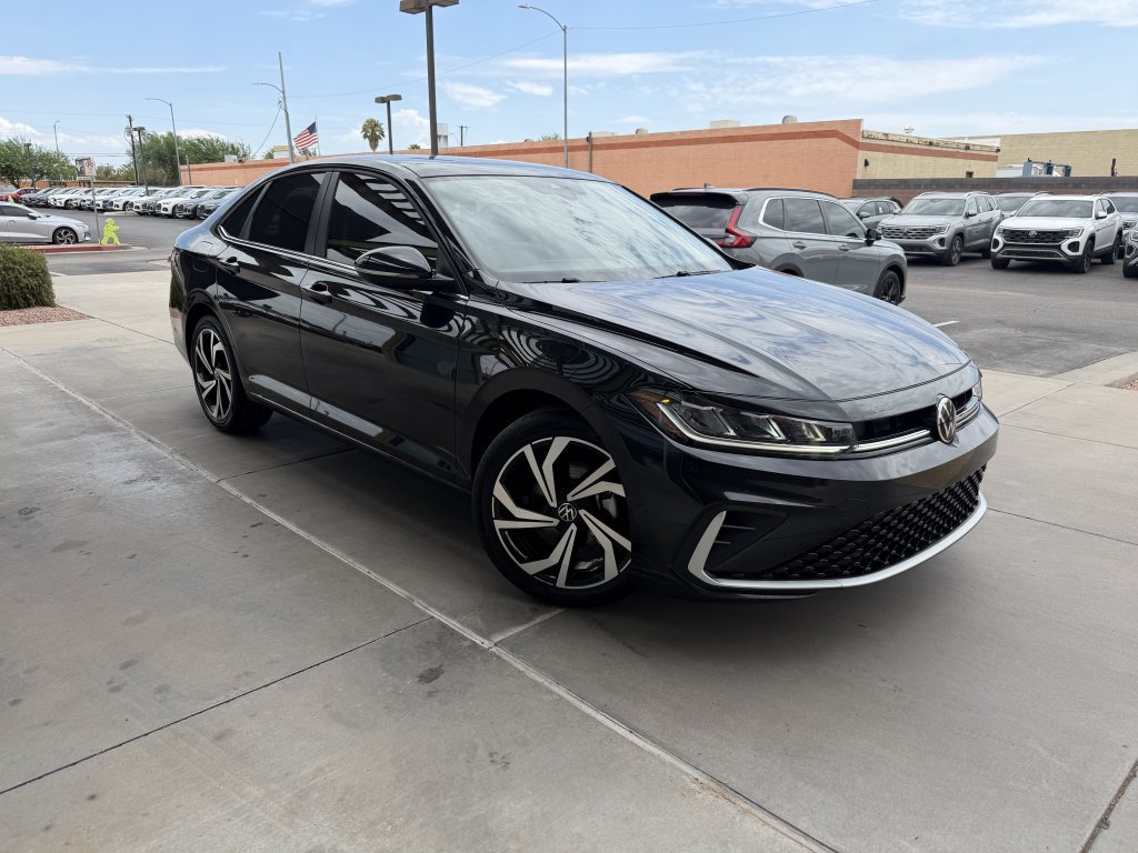 Used 2025 Volkswagen Jetta SEL FWD image 6