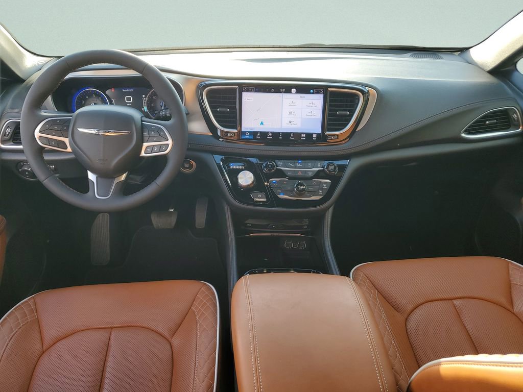 Used 2024 Chrysler Pacifica Pinnacle w/ Trailer Tow Group image 14