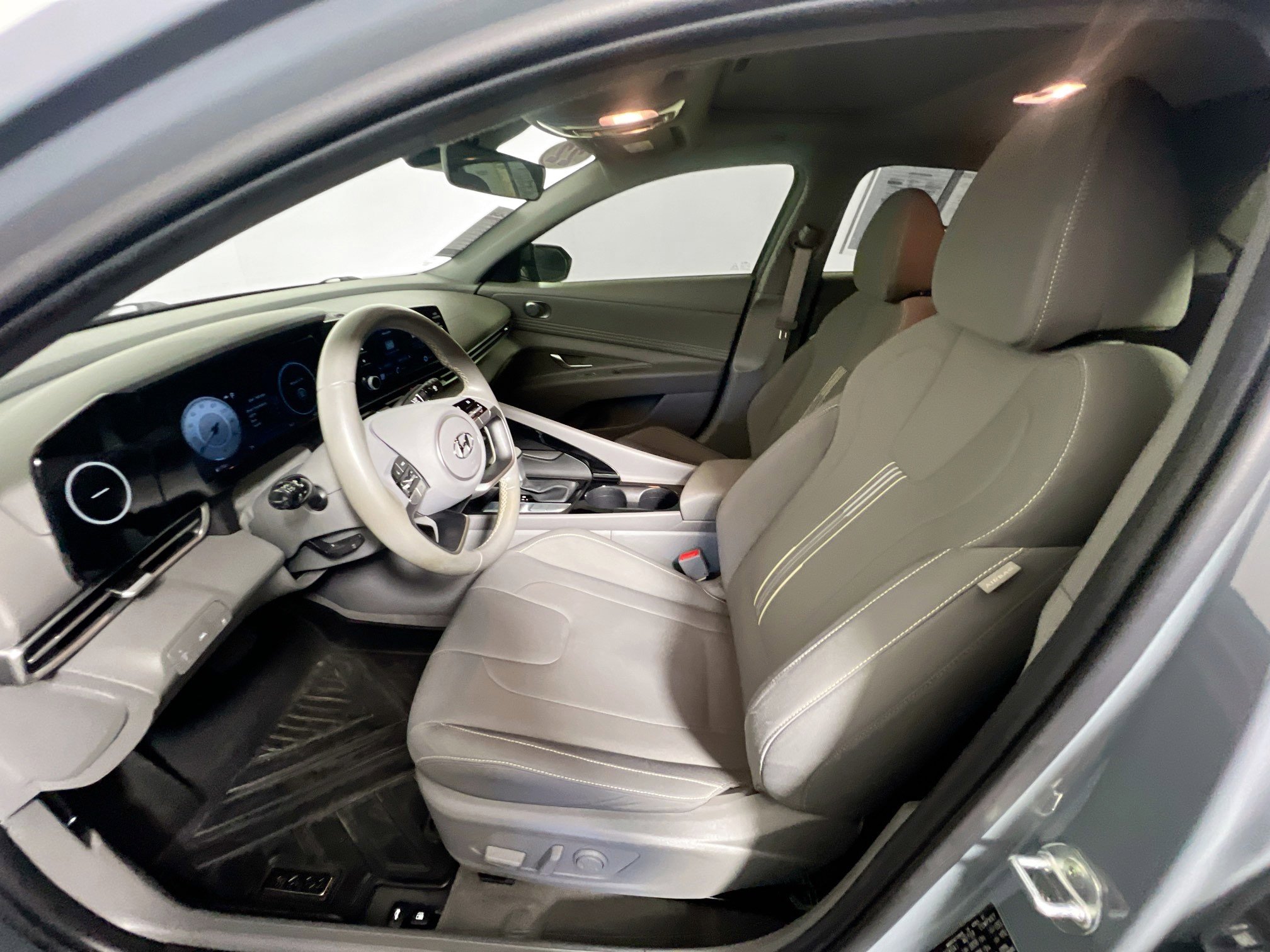 Used 2022 Hyundai Elantra SEL w/ Convenience + Premium Package image 14