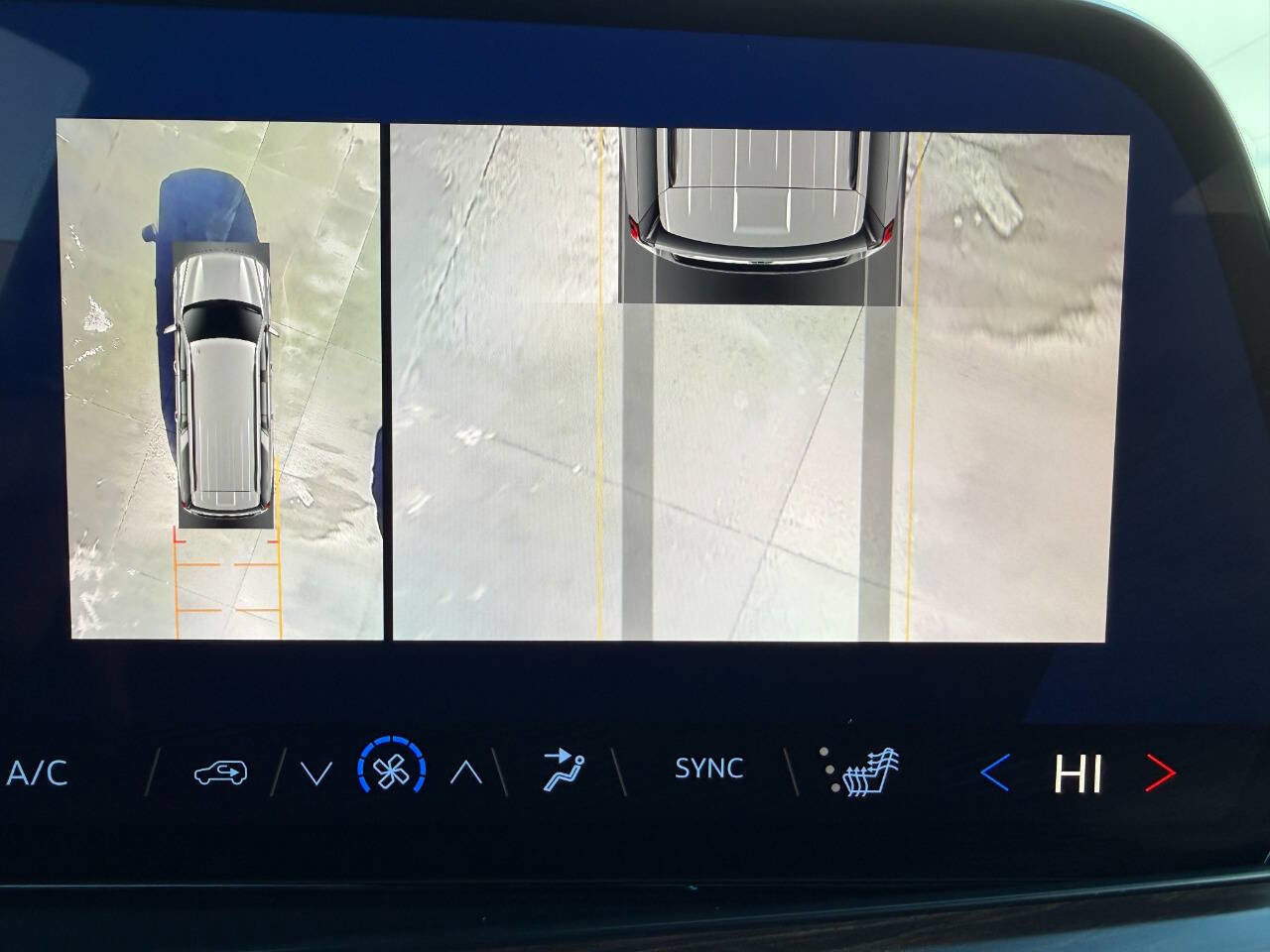 Used 2025 Chevrolet Suburban Z71 image 41