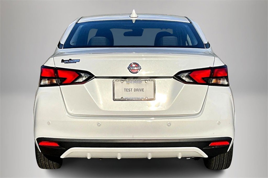 Used 2022 Nissan Versa SV image 7