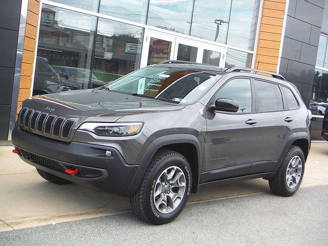 Used 2022 Jeep Cherokee Trailhawk w/ Comfort/Convenience Group AWD/4WD image 1