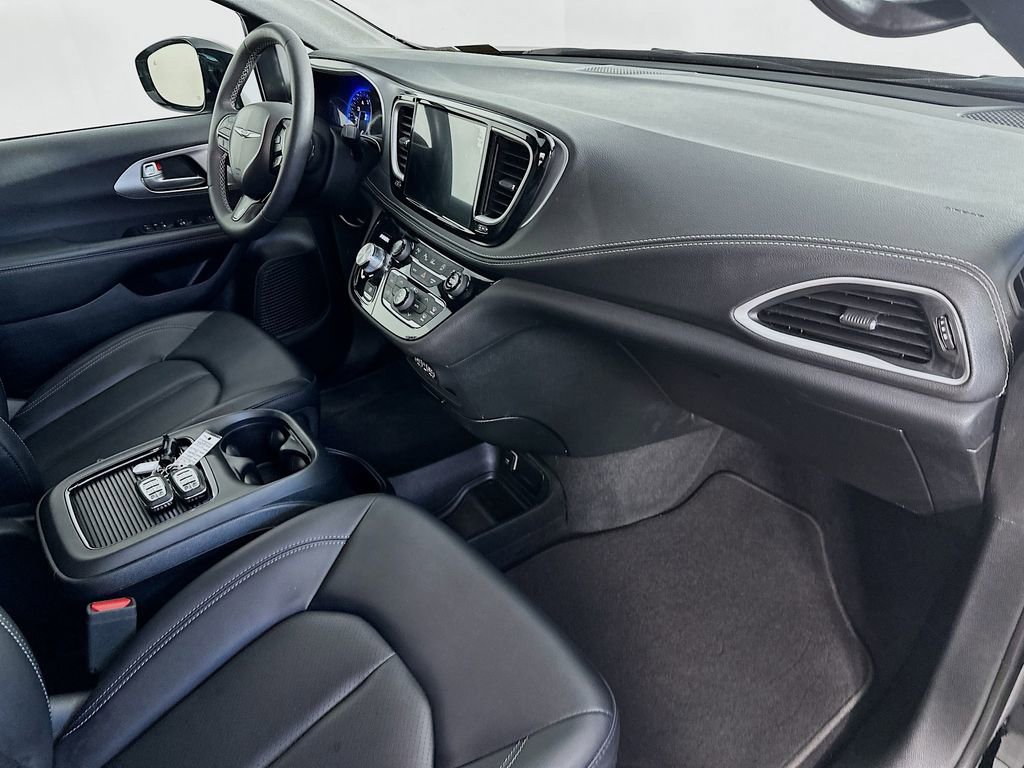 Used 2024 Chrysler Pacifica Touring-L w/ S Appearance Package FWD image 29