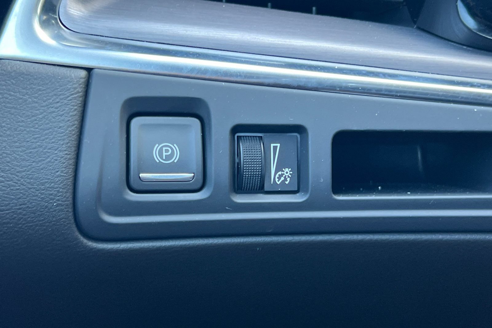 Used 2025 Cadillac XT5 Luxury w/ LPO, Floor Liner Package FWD image 39