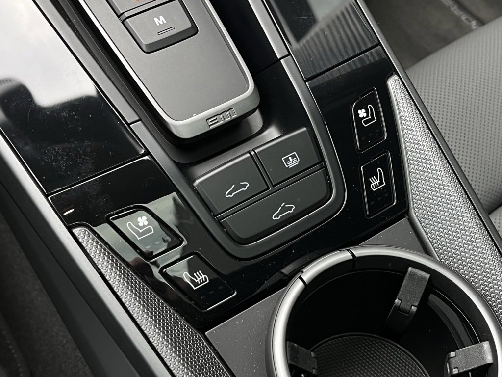 Used 2024 Porsche 911 Carrera 4S w/ Premium Package image 27