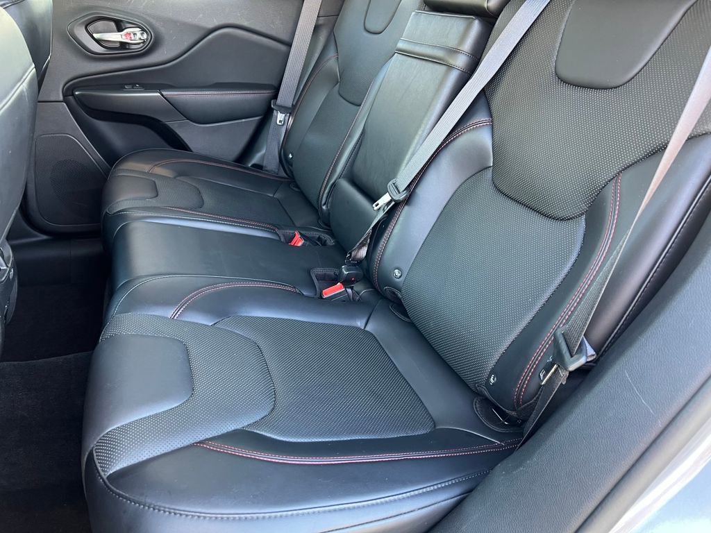 Used 2019 Jeep Cherokee Trailhawk image 13