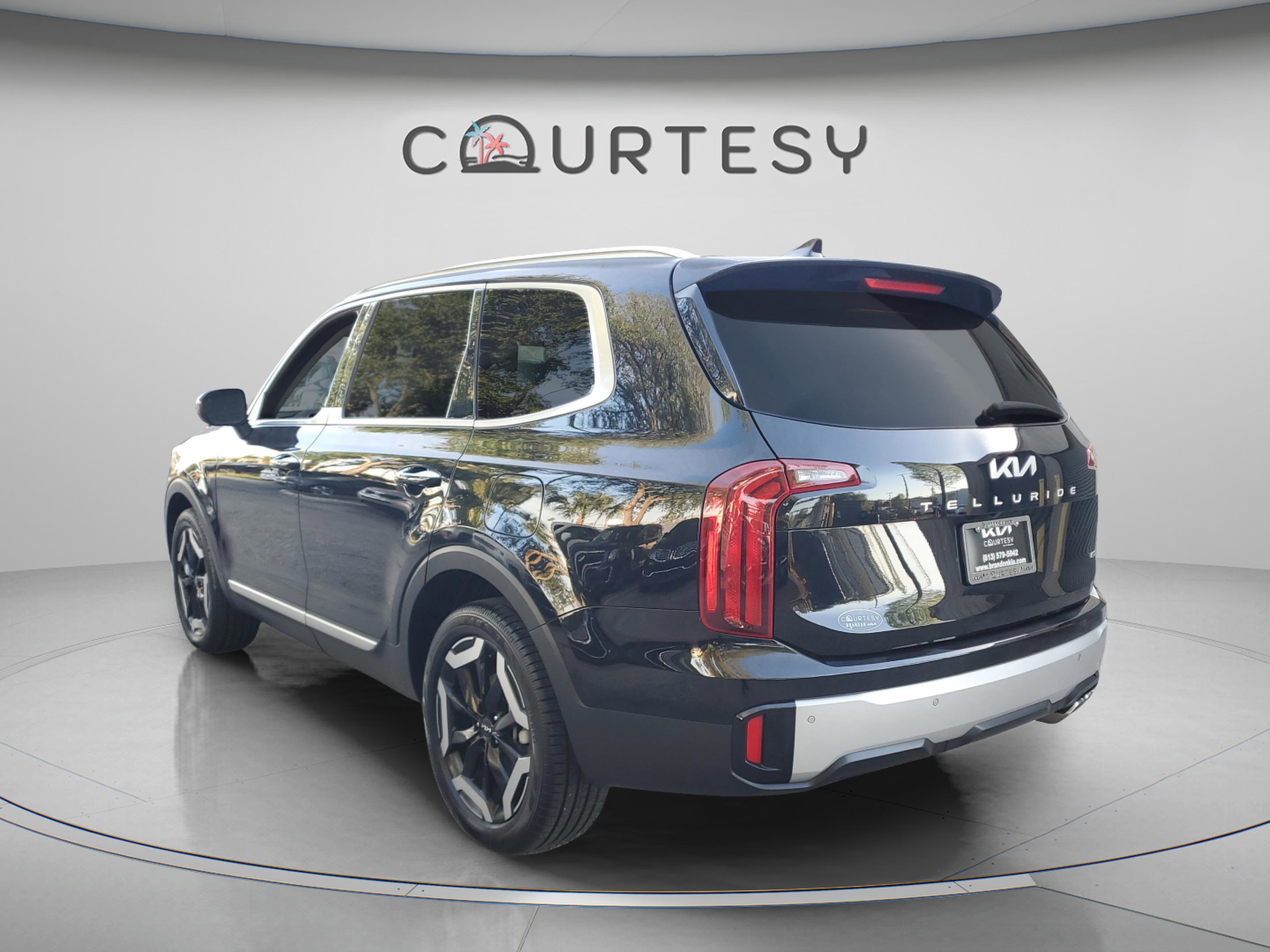 Certified 2023 Kia Telluride S image 2