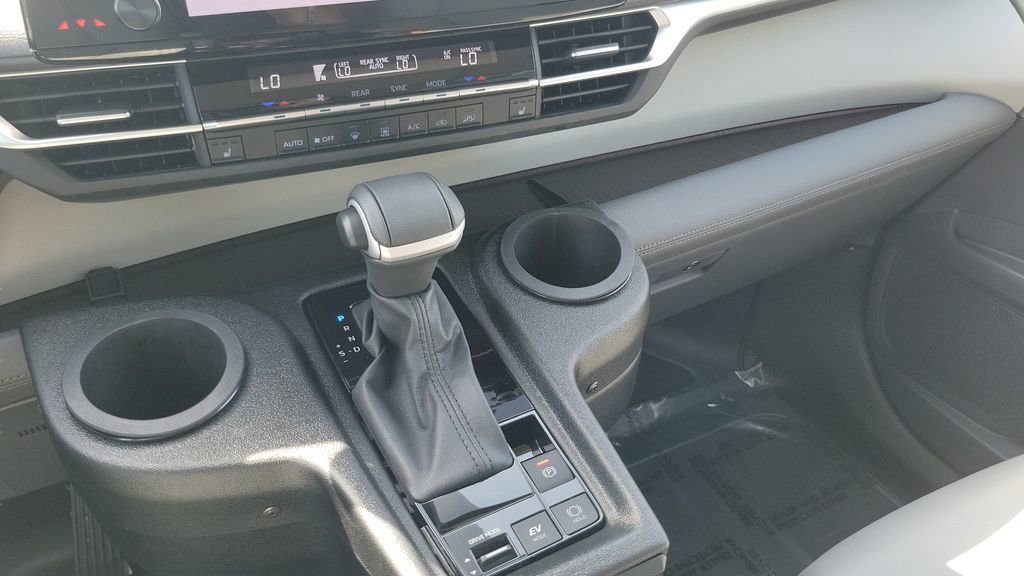 Used 2024 Toyota Sienna XLE FWD image 18