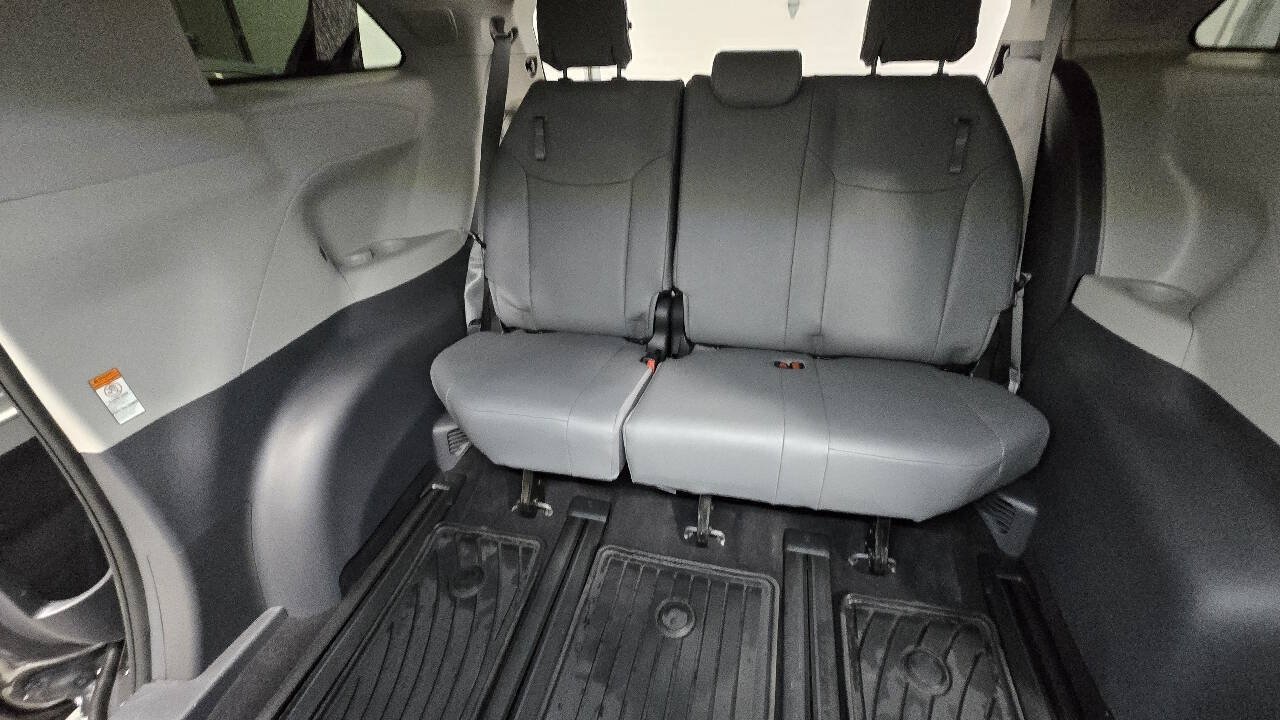 Used 2024 Toyota Sienna XLE w/ XLE Plus Package AWD/4WD image 33
