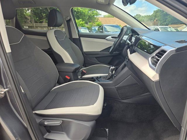 Used 2025 Volkswagen Taos SE AWD/4WD image 29