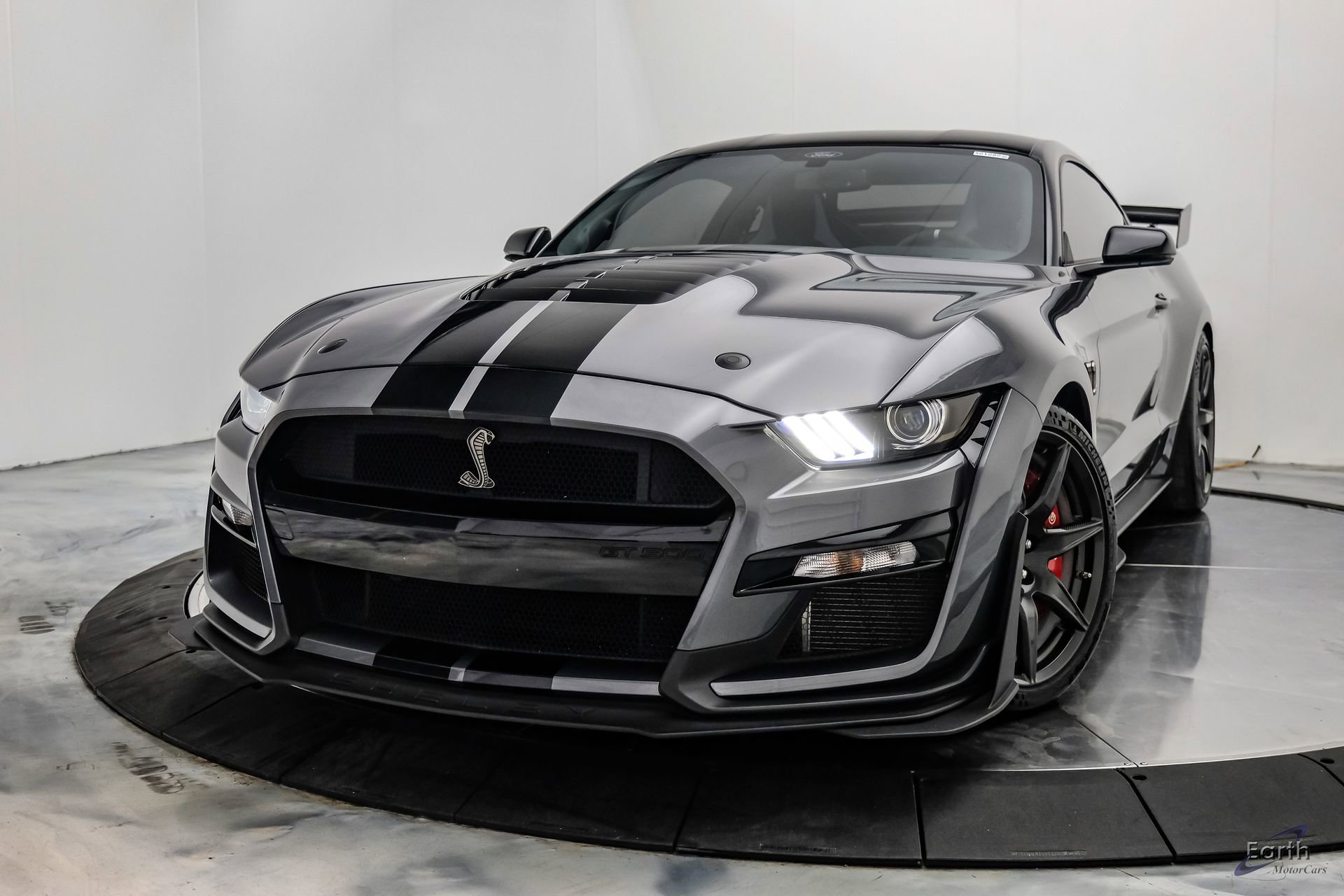 Used 2021 Ford Mustang Shelby GT500 w/ Carbon Fiber Track Pack RWD image 5