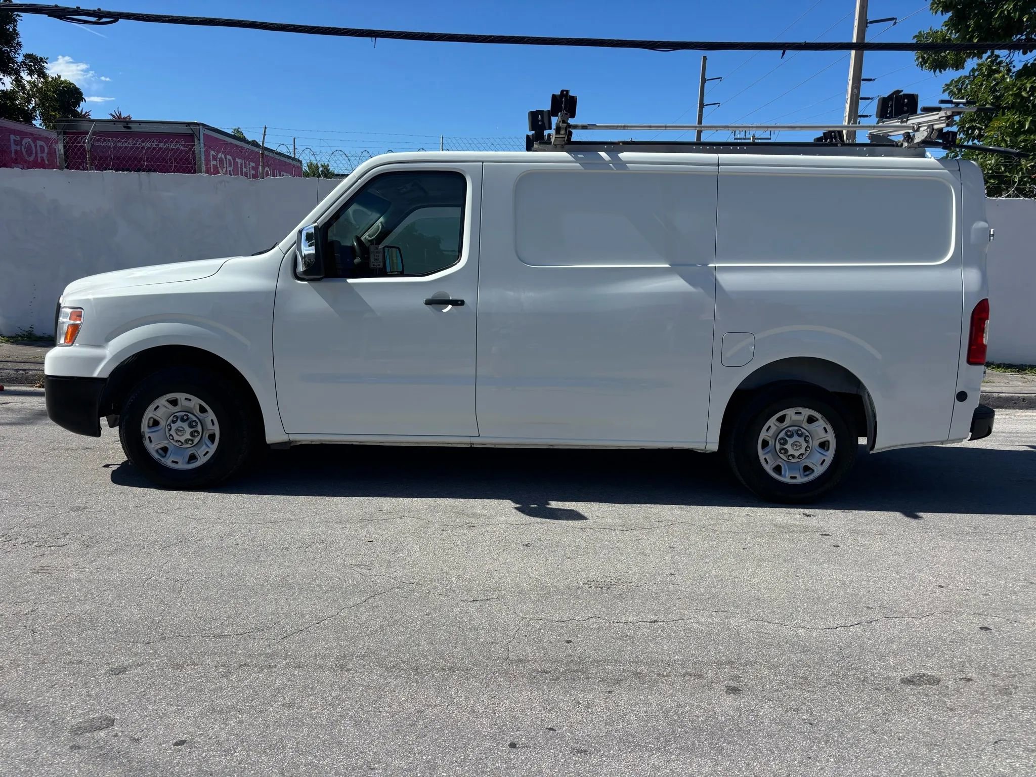 Used 2019 Nissan NV 2500 SV image 2