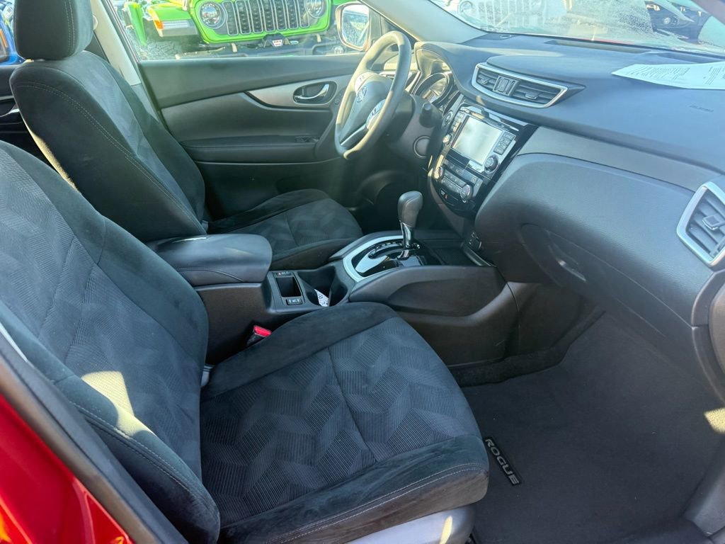 Used 2016 Nissan Rogue SV w/ SV Premium Package image 14