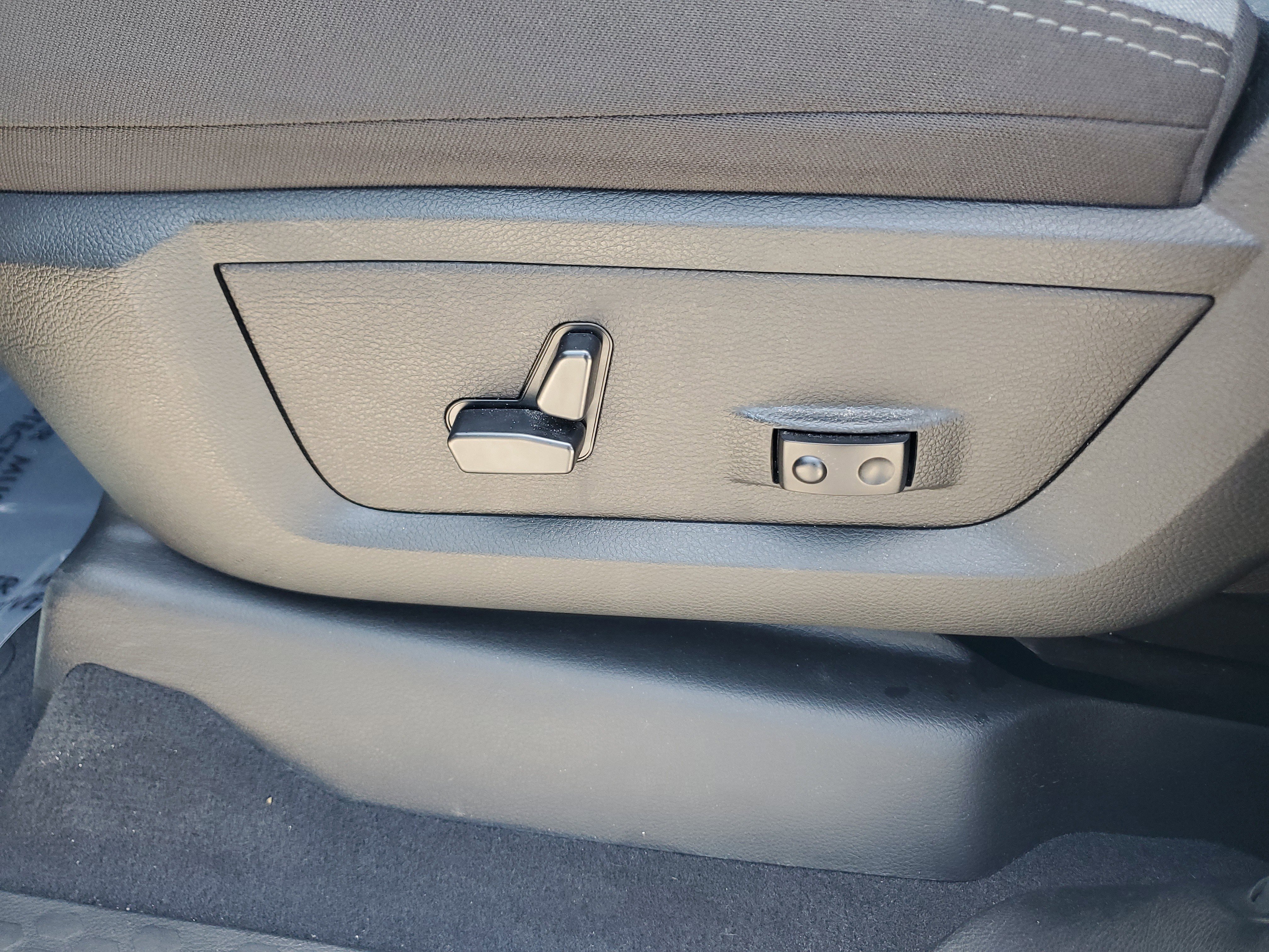 Used 2024 RAM 2500 Big Horn w/ Bed Utility Group image 12