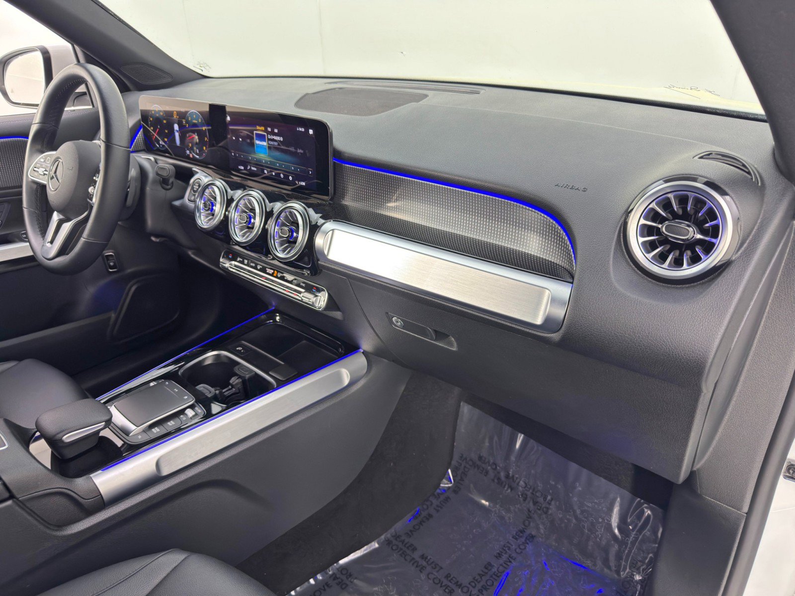 Used 2022 Mercedes-Benz GLB 250 w/ Premium Package Lite image 13