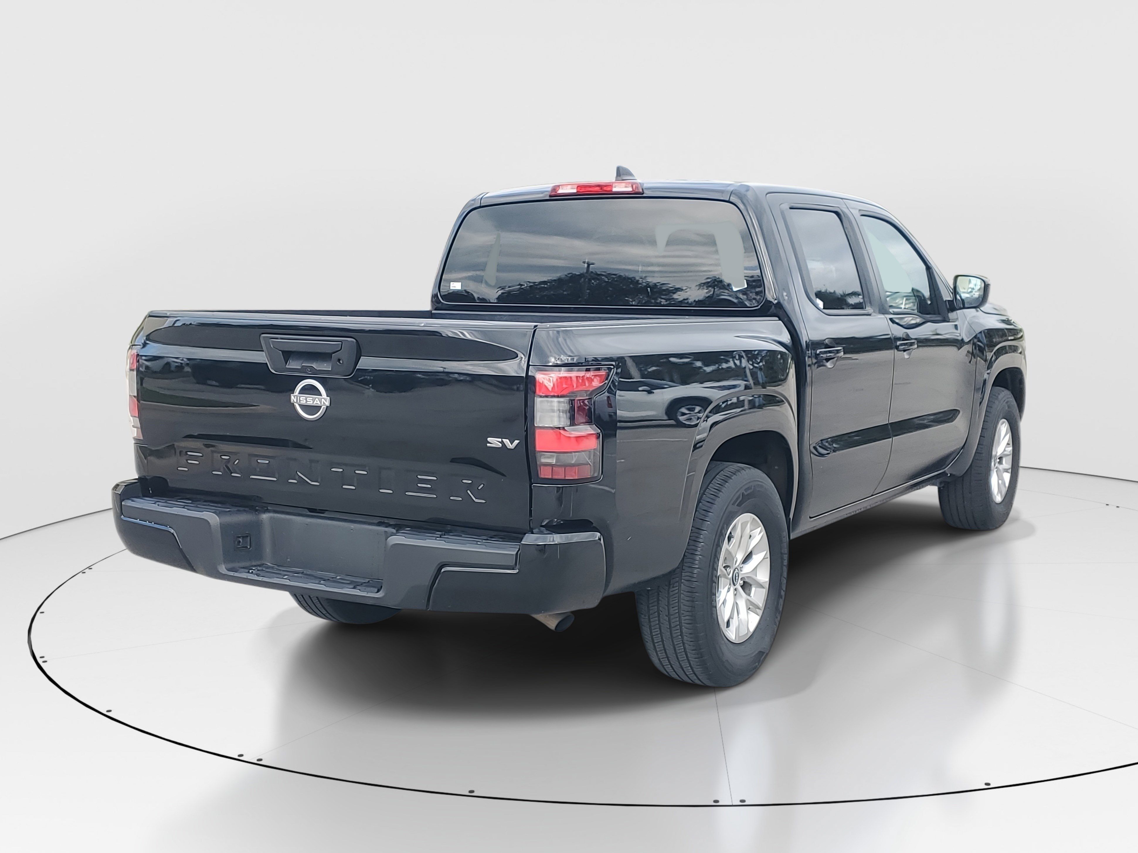 Used 2024 Nissan Frontier SV image 3
