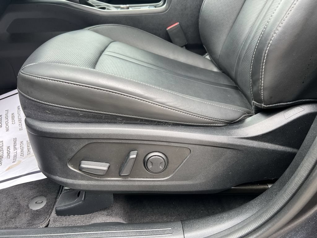 Used 2025 Kia Sorento S FWD image 12
