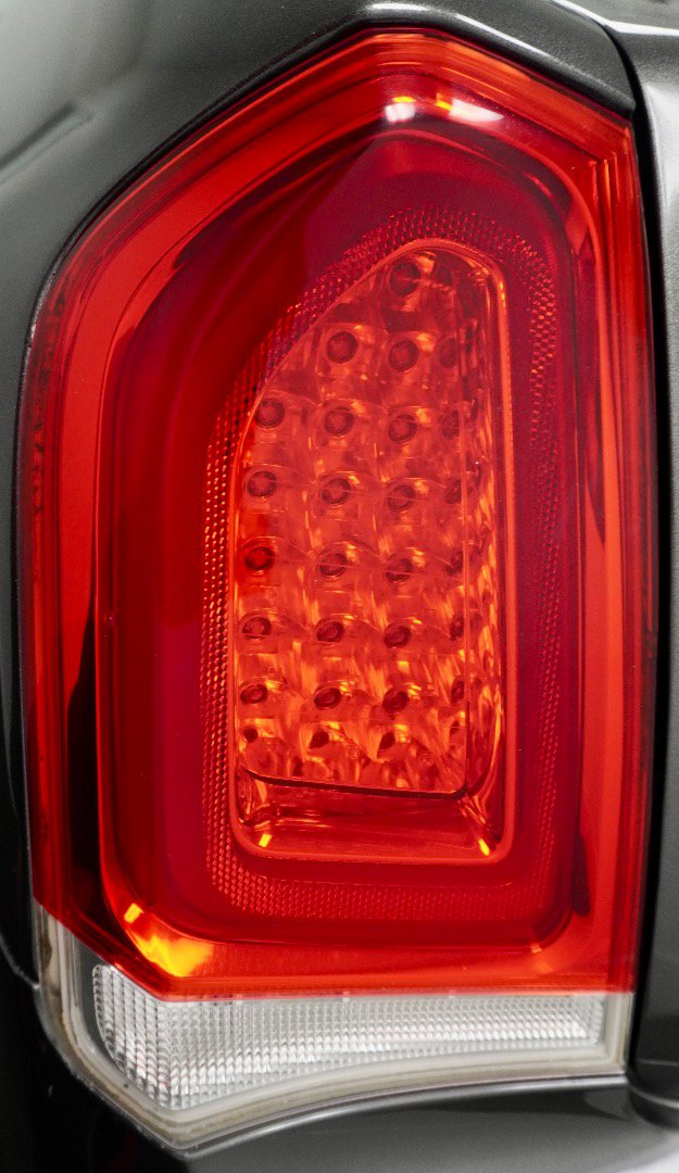 Used 2015 Chrysler 300 Limited image 36