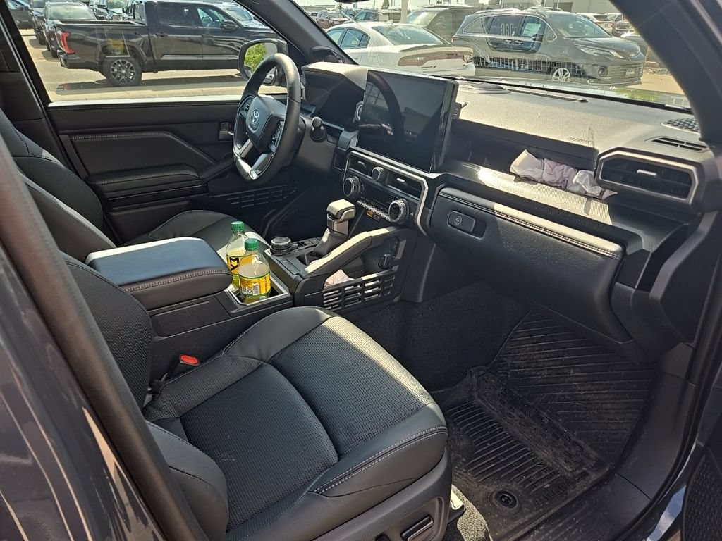 Used 2025 Toyota 4Runner Limited AWD/4WD image 7