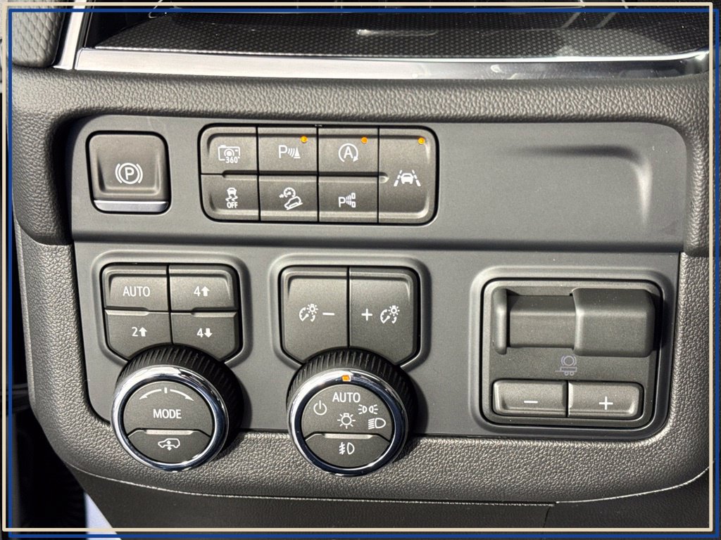 New 2026 Chevrolet Suburban RST w/ RST Capability Package AWD/4WD image 19