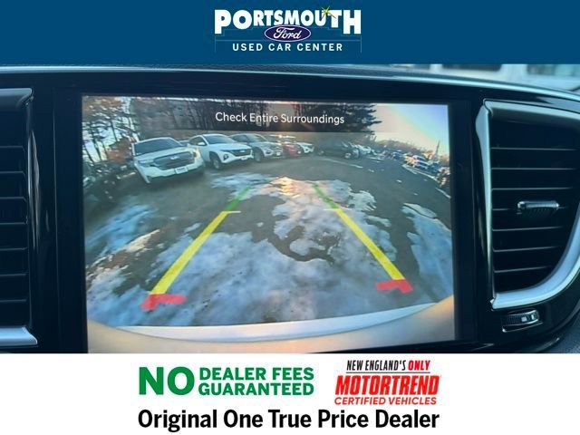 Used 2024 Chrysler Pacifica Touring-L image 11