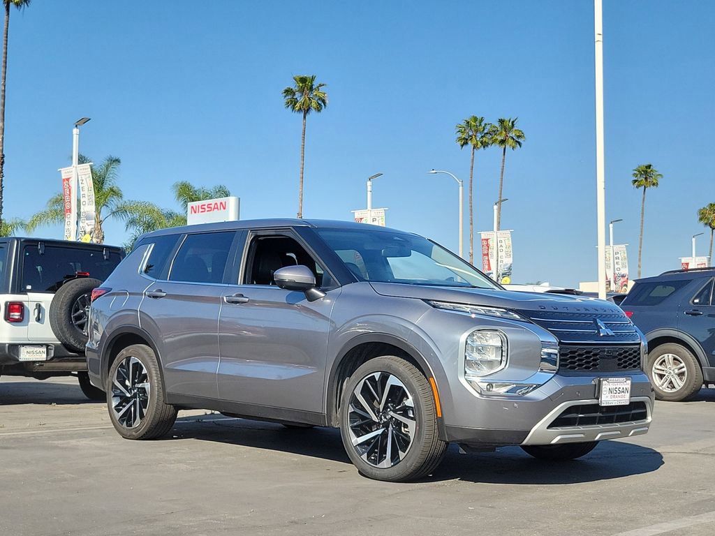 Used 2023 Mitsubishi Outlander SE image 34