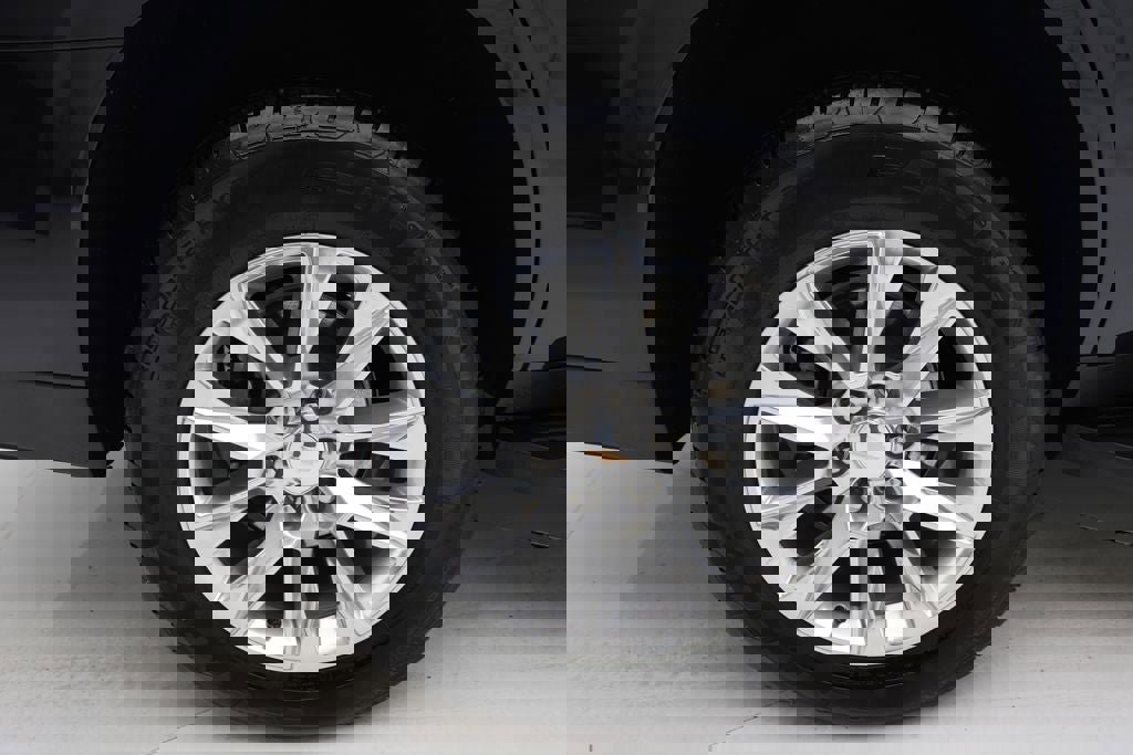 Used 2025 Chevrolet Tahoe Premier image 10