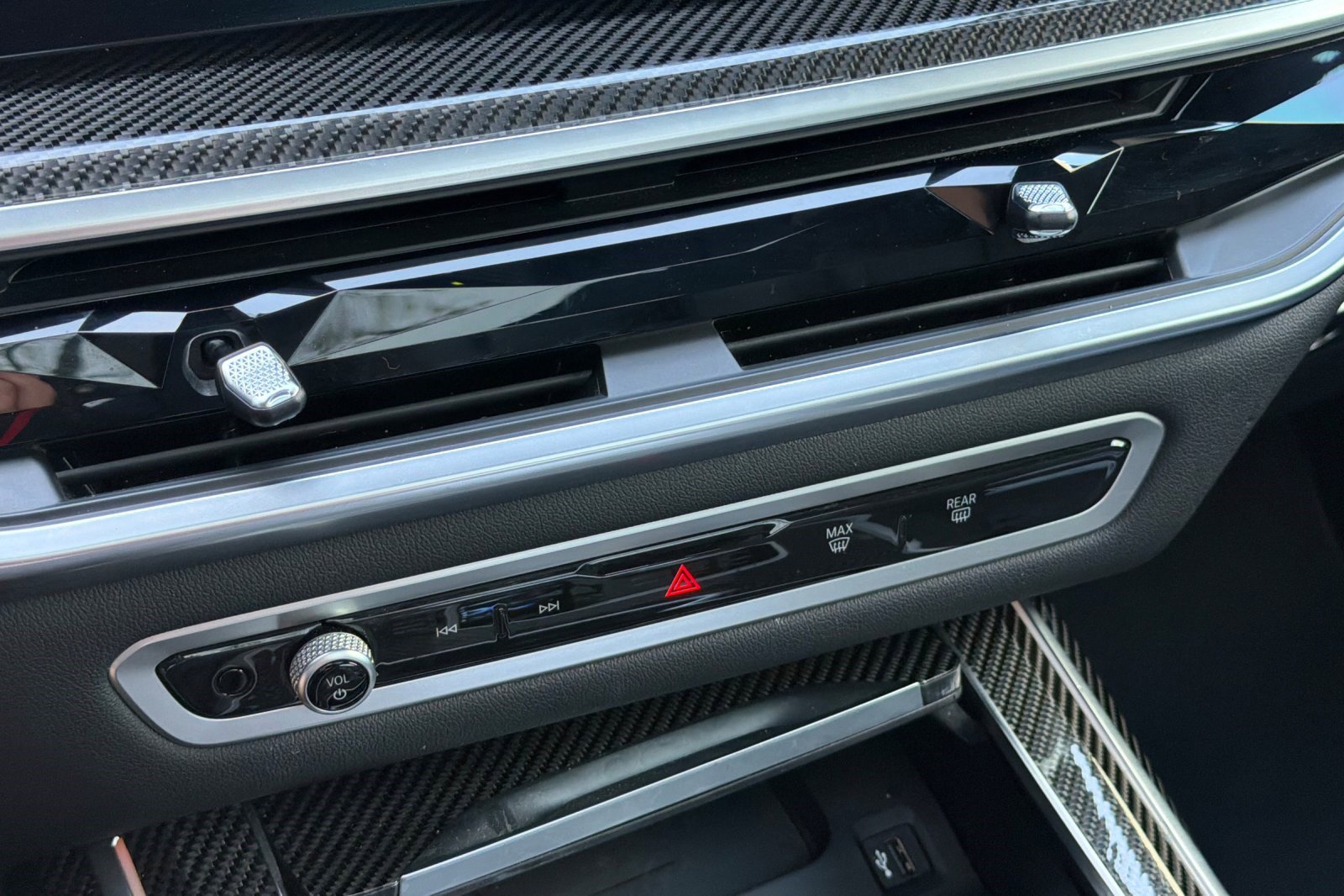 Certified 2024 BMW X7 M60i w/ Executive Package image 28