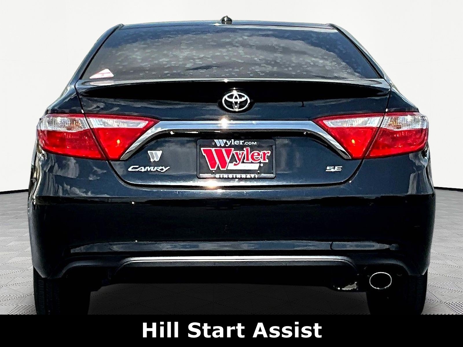 Used 2015 Toyota Camry SE w/ Moonroof Package FWD image 5