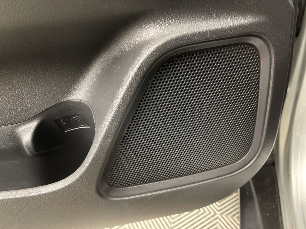 Used 2020 Mitsubishi Outlander ES image 19