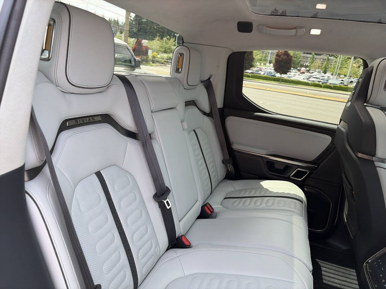 Used 2022 Rivian R1T Adventure AWD/4WD image 23