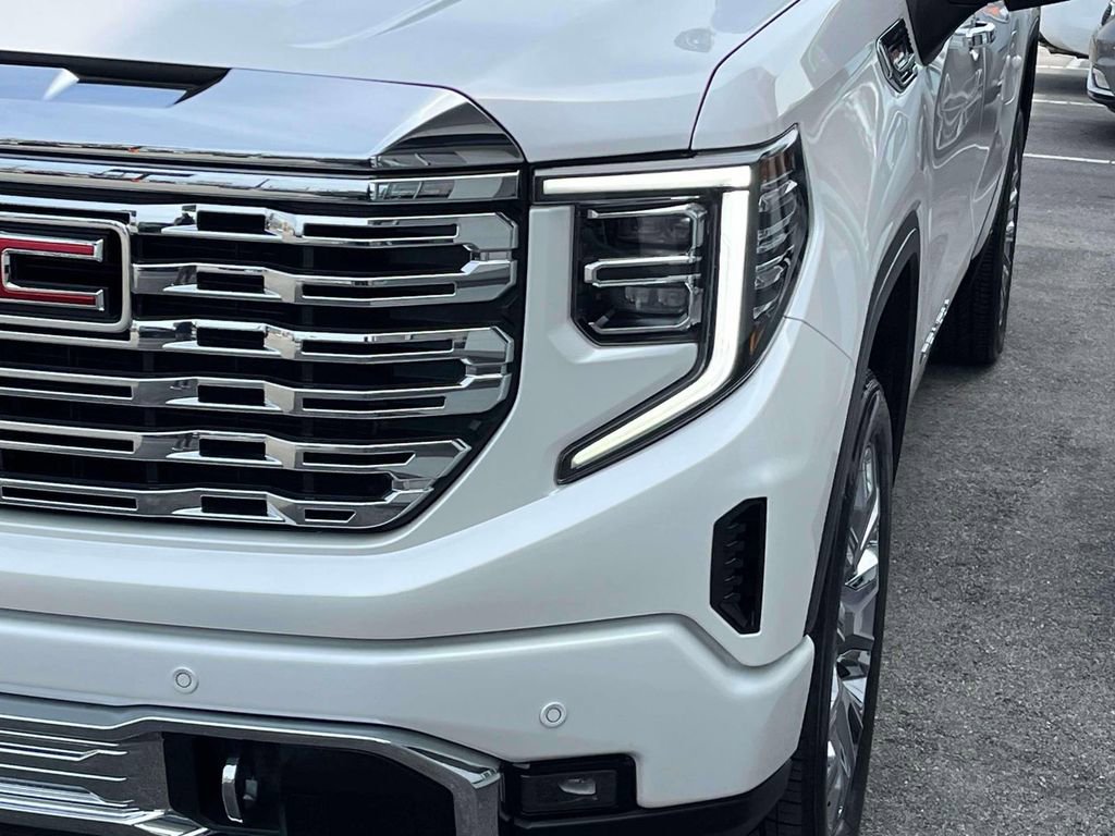 Used 2023 GMC Sierra 1500 Denali w/ Denali Reserve Package AWD/4WD image 9