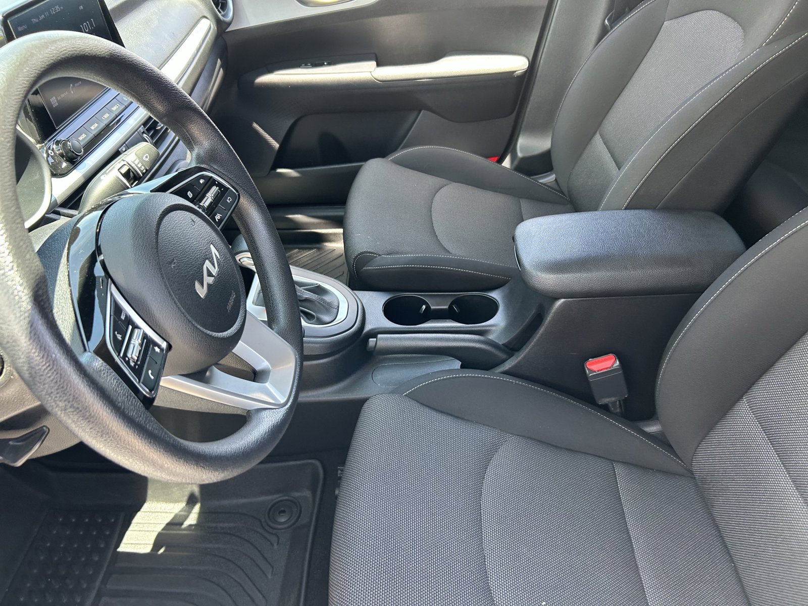 Used 2022 Kia Forte LXS FWD image 26