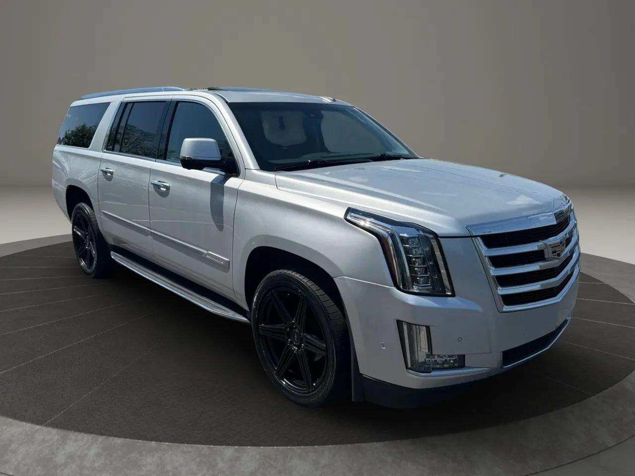 Used 2020 Cadillac Escalade ESV Luxury RWD image 5